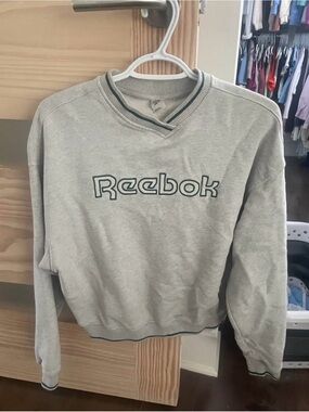 Reebok Women’s Gray Crewneck Sweatshirt with Green Trim - small